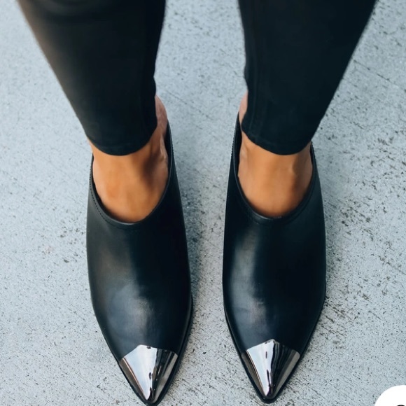 Meet your Posher, Rebekah - Picture 1 of 2